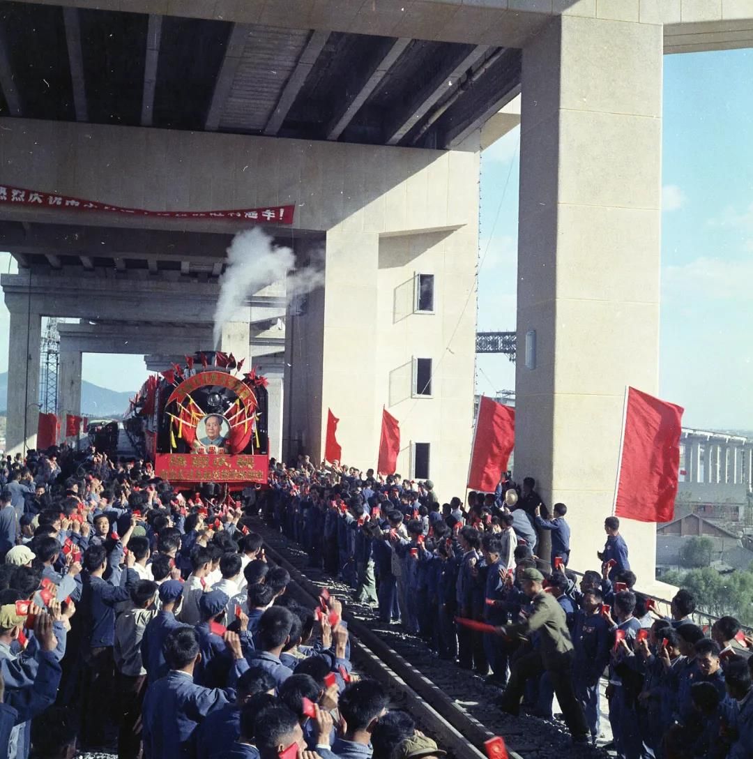 南京长江大桥通车
