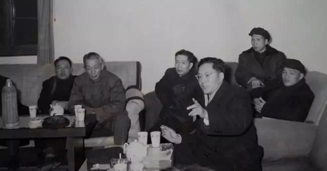 南京长江大桥工程指挥部开会（右4为梅旸春）