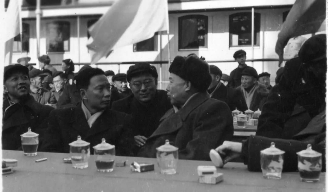 1960年1月18日，，，，，南京长江大桥正式开工。。。。。。（左起惠浴宇、彭敏、彭冲）